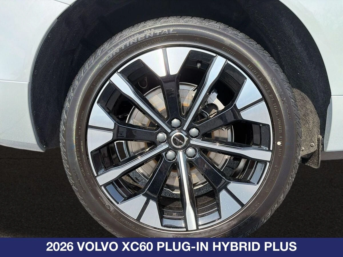2026 Volvo - image 12