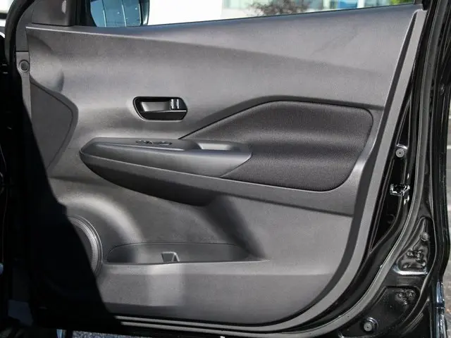 2025 Nissan Kicks Play S photo 27