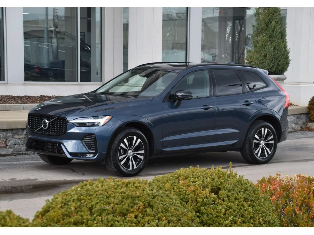 2025 Volvo - image 8