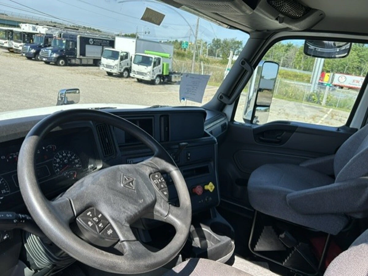 2019 International LT in Saco, ME — photo 4