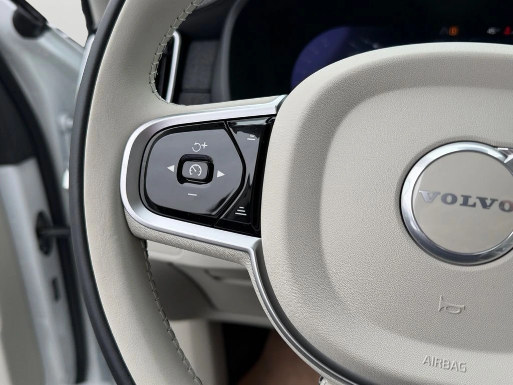 2026 Volvo - image 18