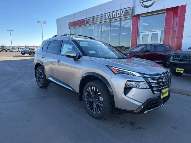 2026 Nissan Rogue Platinum's photo