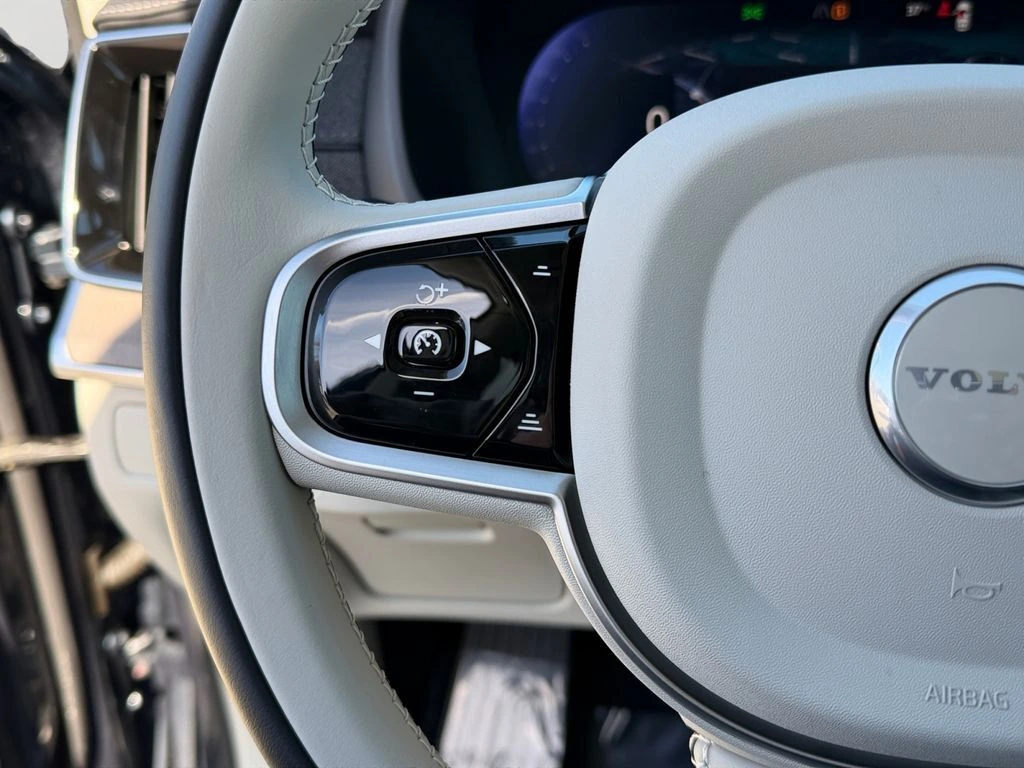 2026 Volvo - image 20