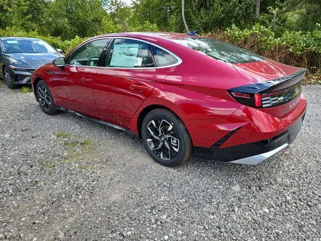2025 Hyundai Sonata SEL photo 3