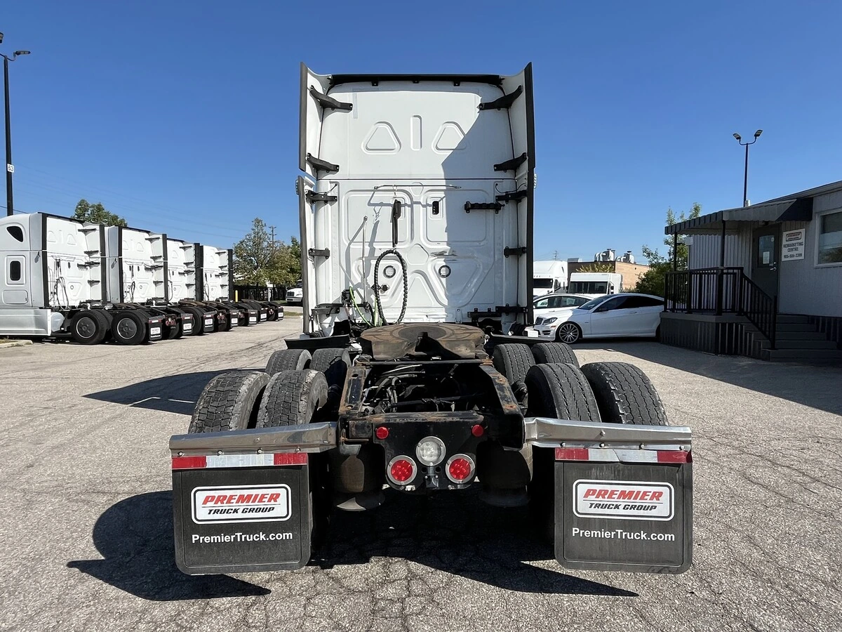 2022 Freightliner Cascadia - image 8