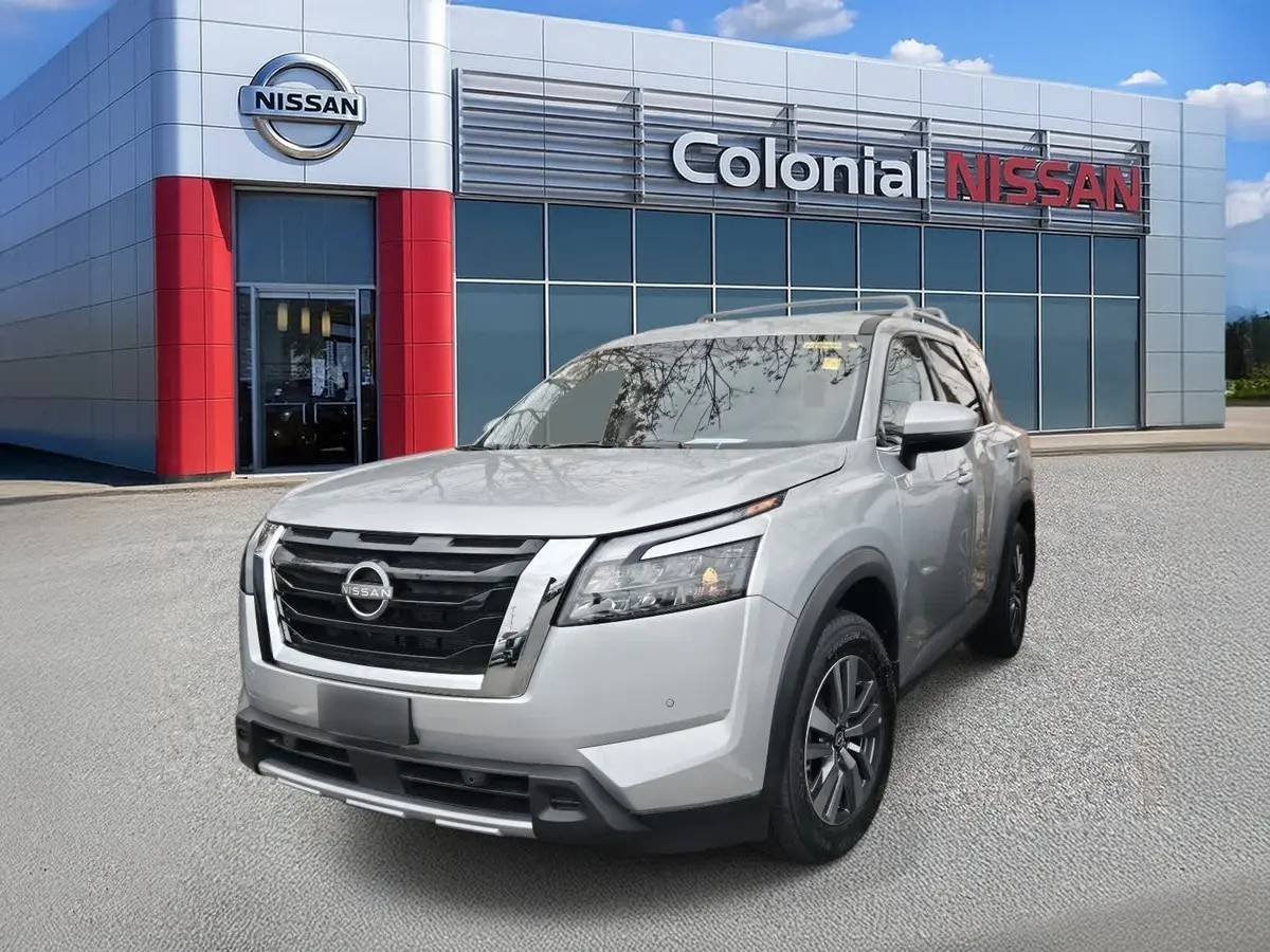 2025 Nissan Pathfinder SL's photo