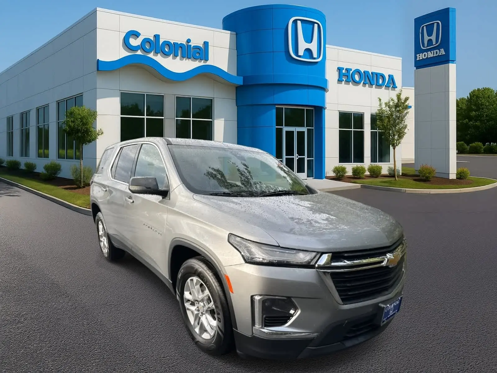2023 Chevrolet Traverse LS photo 3