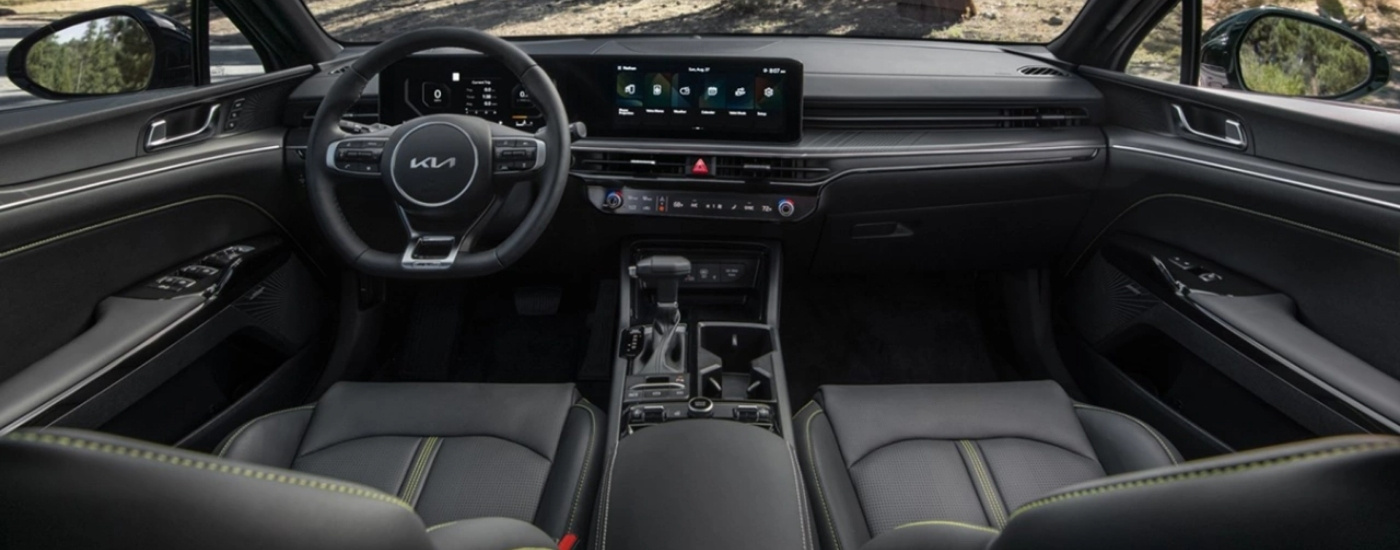 Infotainment display and digital gauge cluster in a 2025 Kia K5