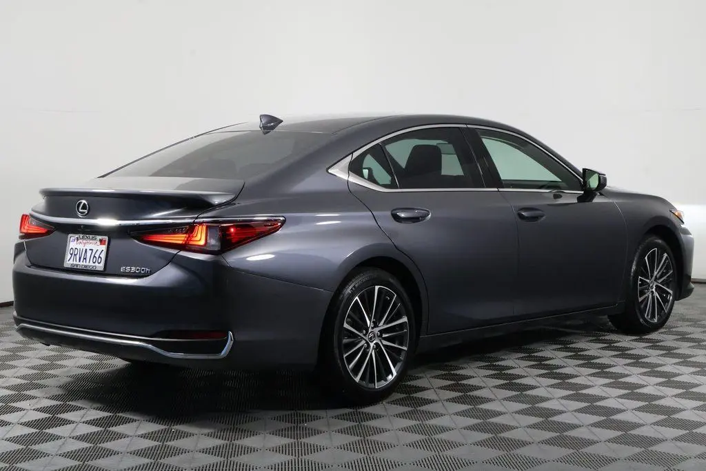 2025 Lexus ES 300h Premium photo 4