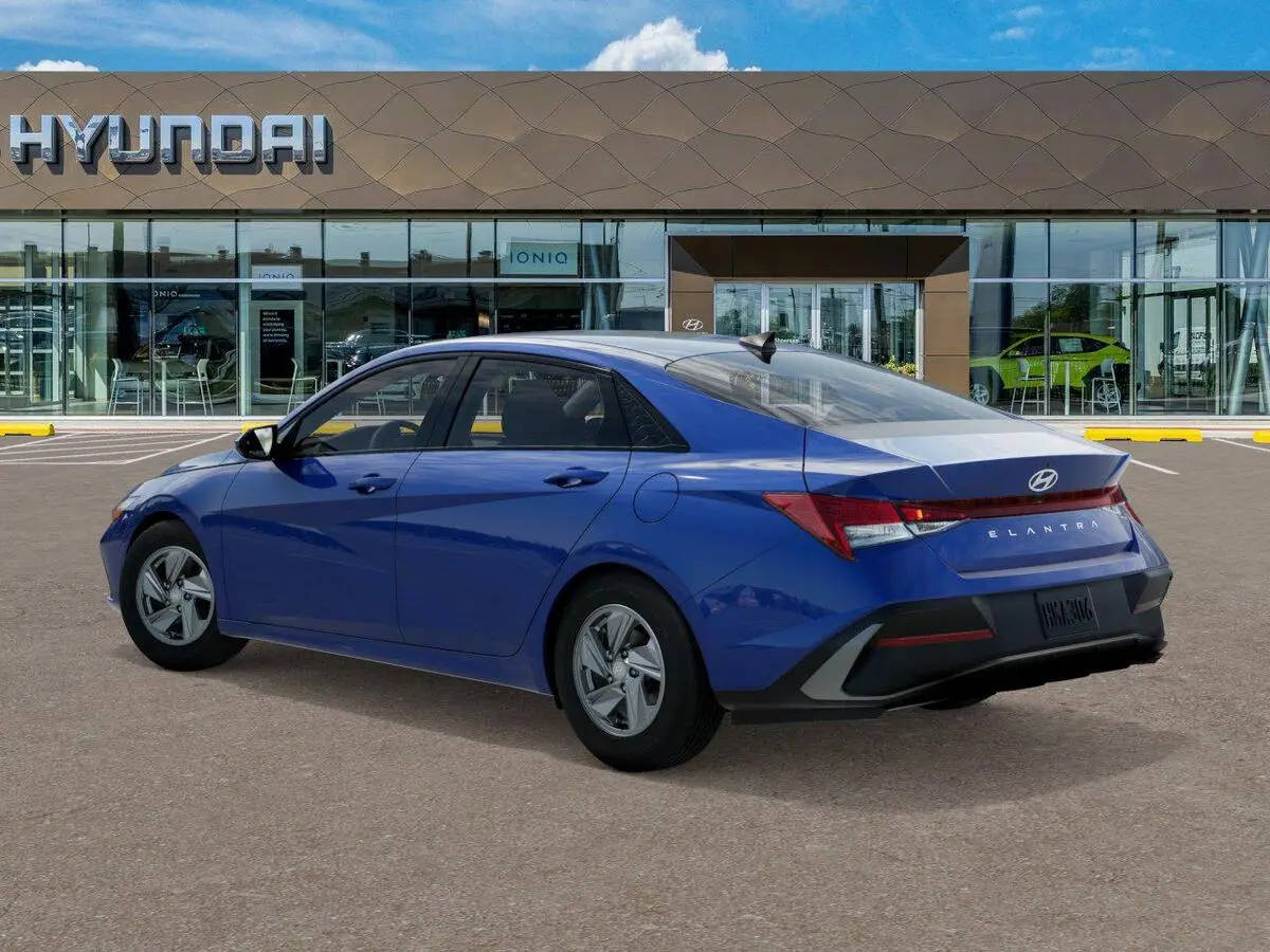 2026 Hyundai Elantra SE photo 4