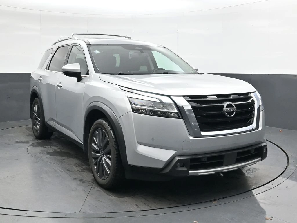 2022 Nissan Pathfinder SL's photo