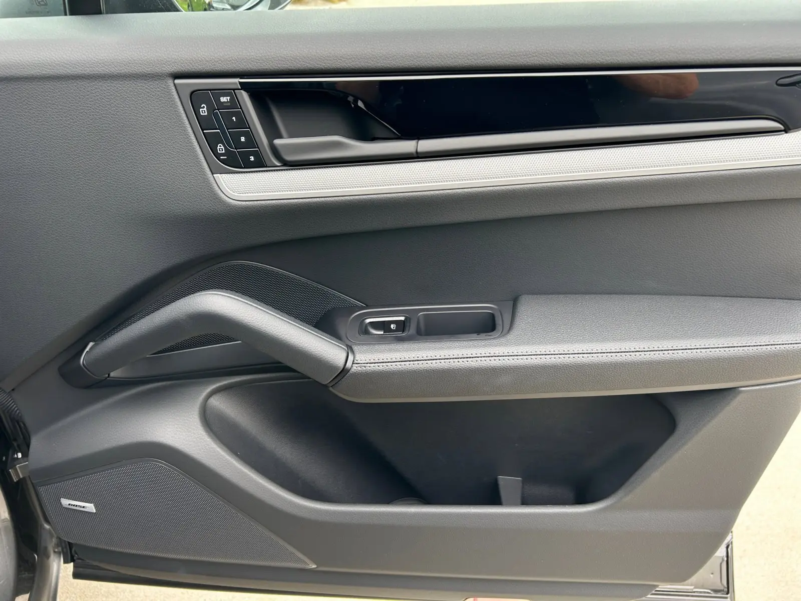 2025 Porsche Cayenne Coupe Base photo 17