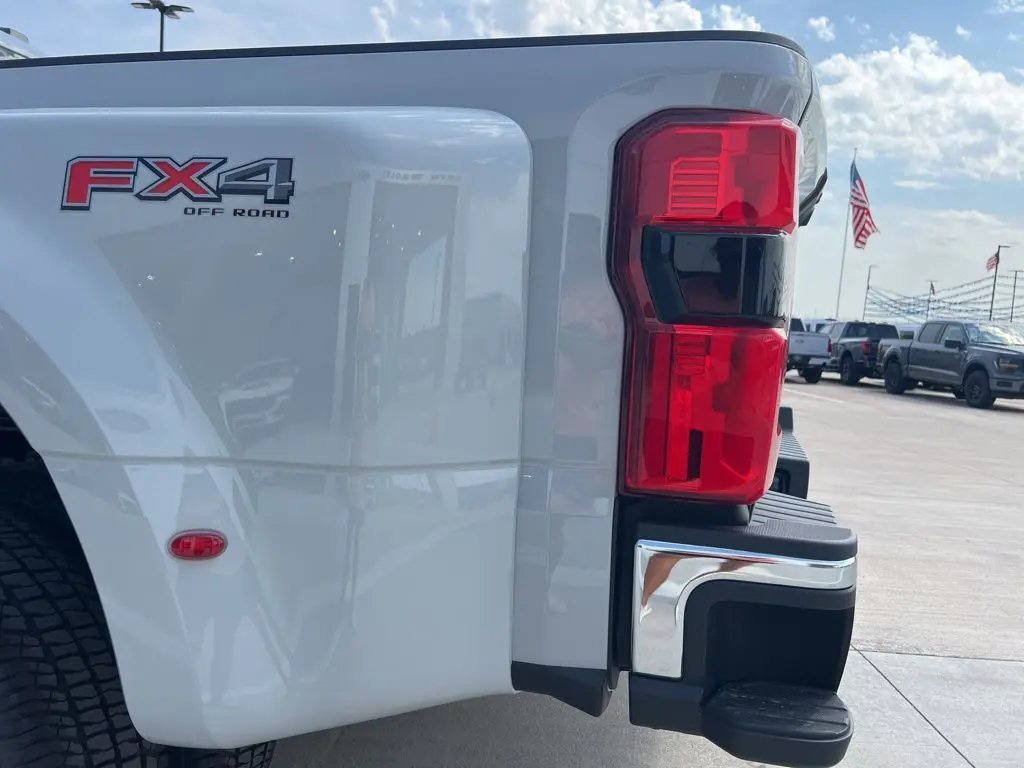 2026 Ford F-350 photo 9