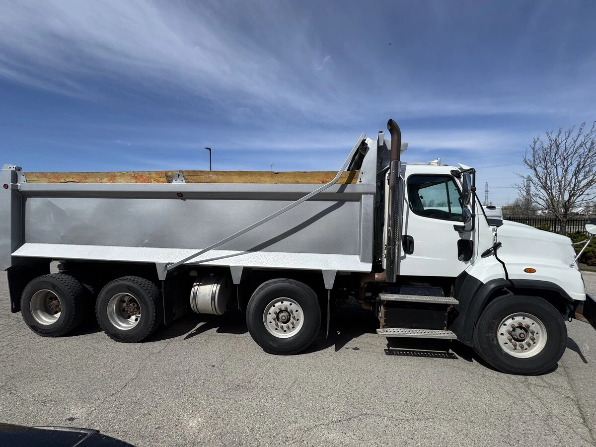 2013 Freightliner 114SD — photo 7