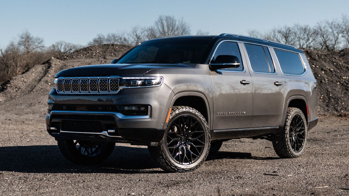 Custom 2023 Jeep Grand Wagoneer Exterior Driver Side Front Profile