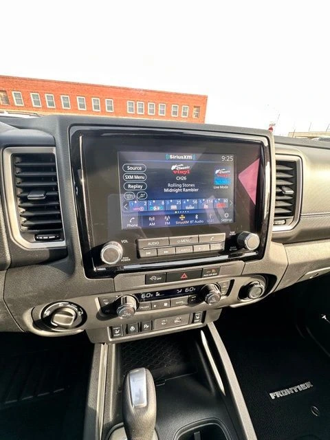 2024 Nissan Frontier SL - Photo 14