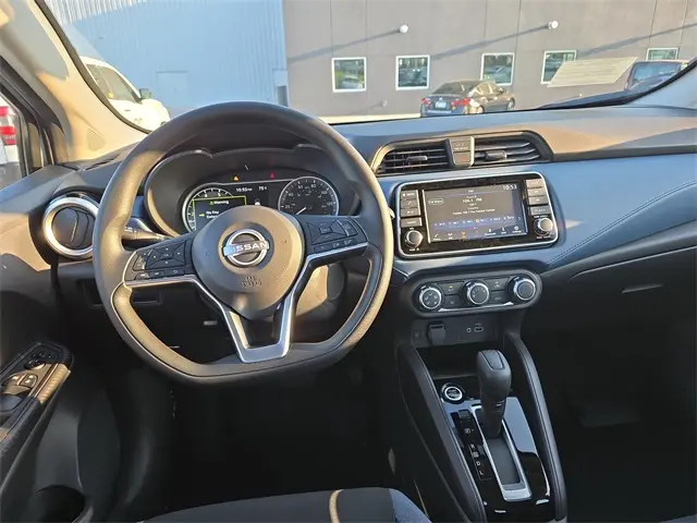 2025 Nissan Versa 1.6 SV photo 12