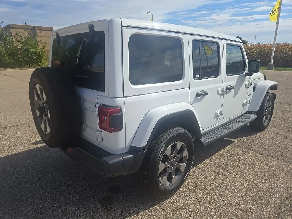 2019 Jeep Wrangler Unlimited Sahara photo 3