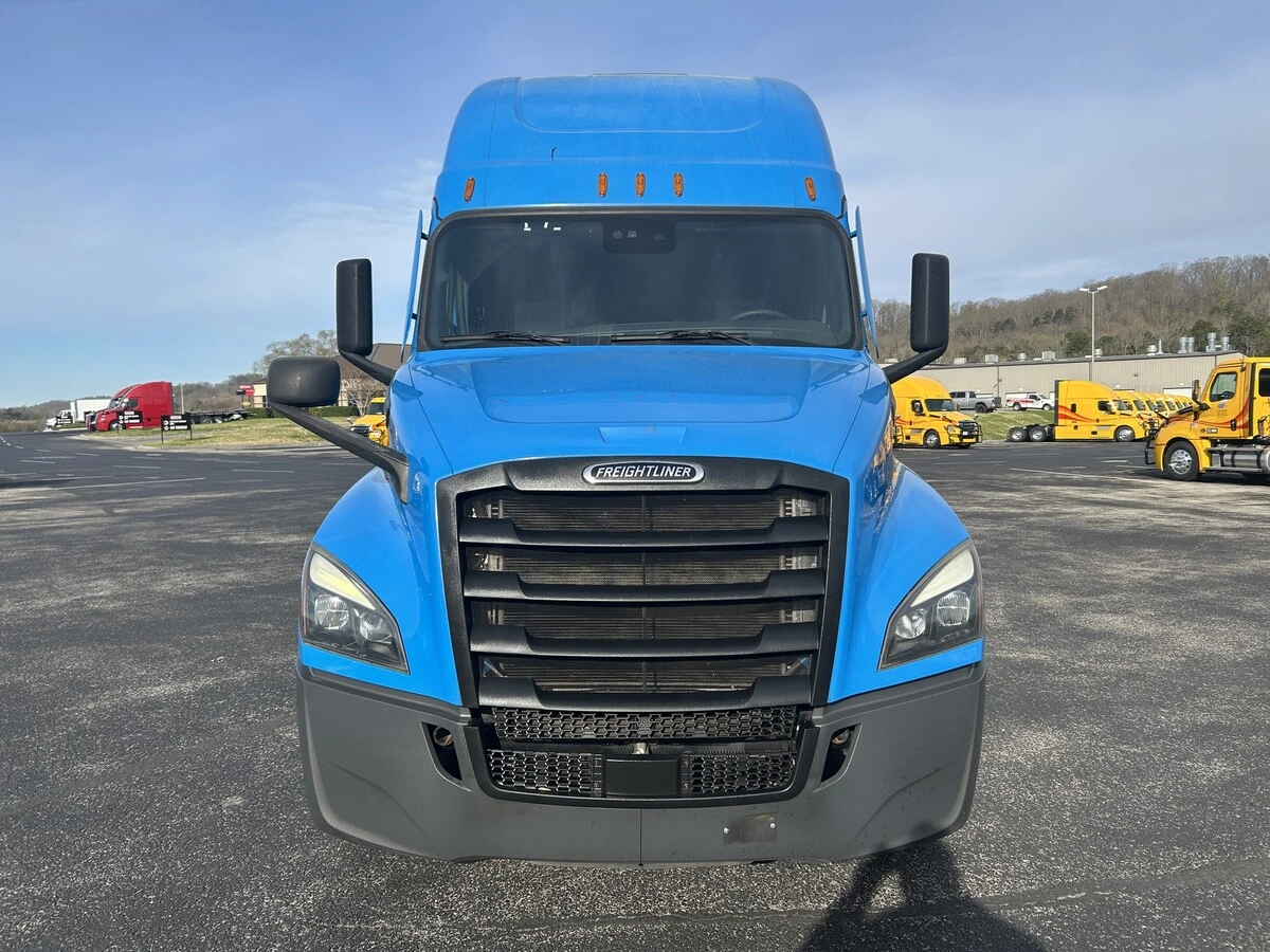2022 Freightliner Cascadia - image 9