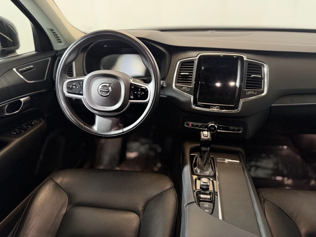 2020 Volvo - image 12