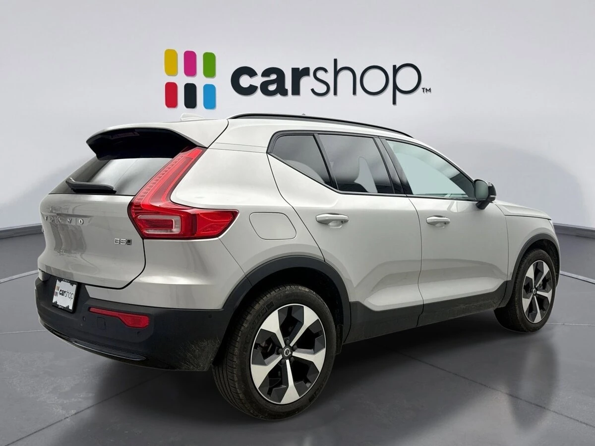 2025 Volvo - image 5