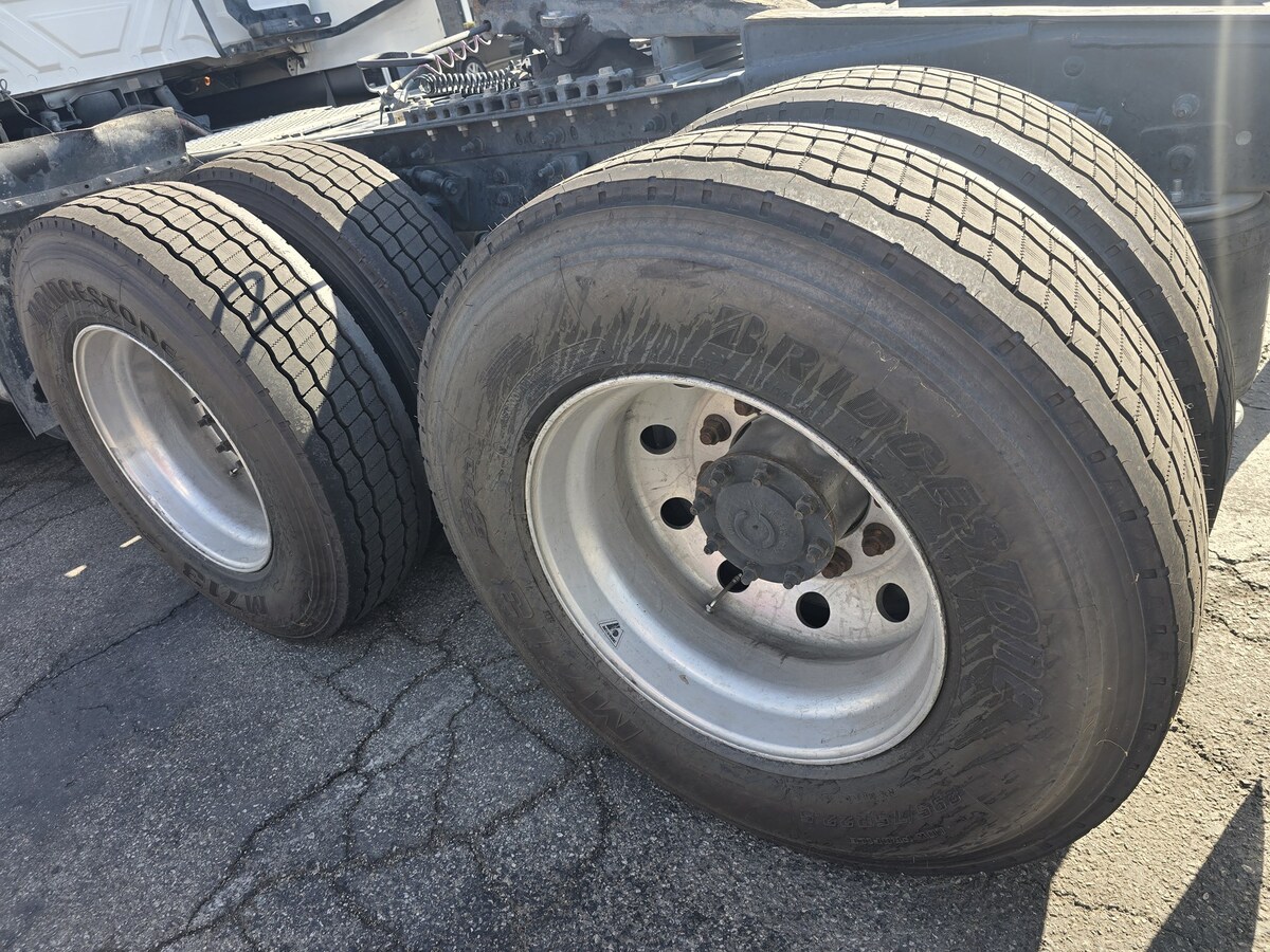 2021 International LT in CA — photo 6
