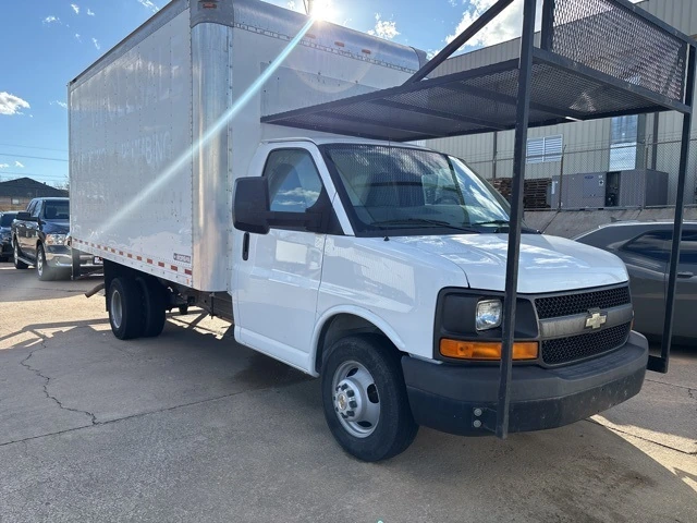 2016 Chevrolet Express Cutaway Base's photo