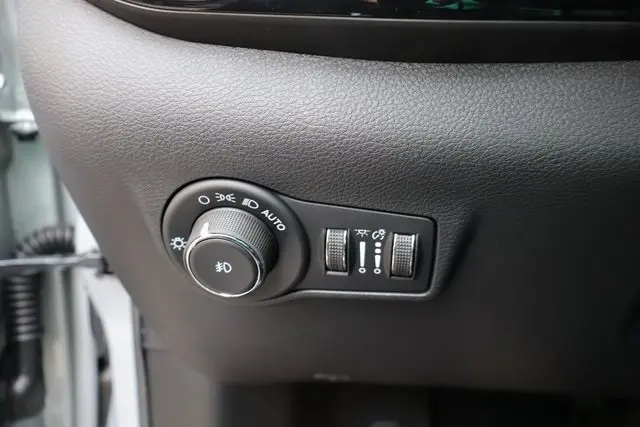 2025 Jeep Compass Latitude photo 9