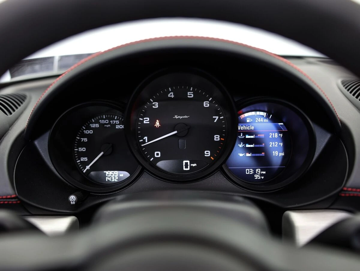 2022 Porsche 718 Spyder - Photo 14