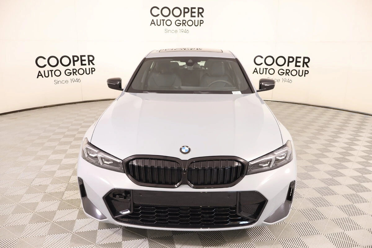 2026 BMW 3 Series 330i - Photo 9