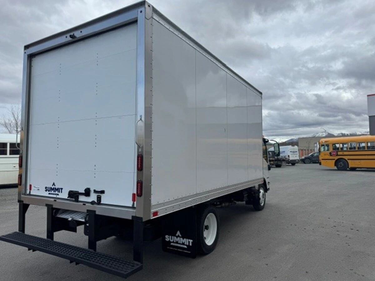 2026 Isuzu NPR — photo 5