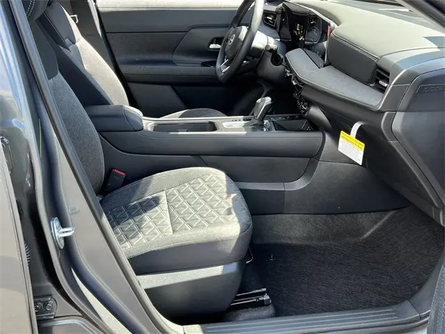 2026 Nissan Kicks SV photo 21