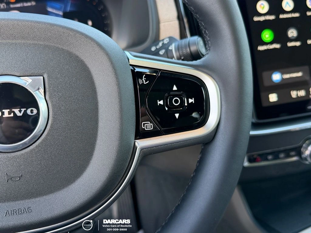 2025 Volvo - image 19