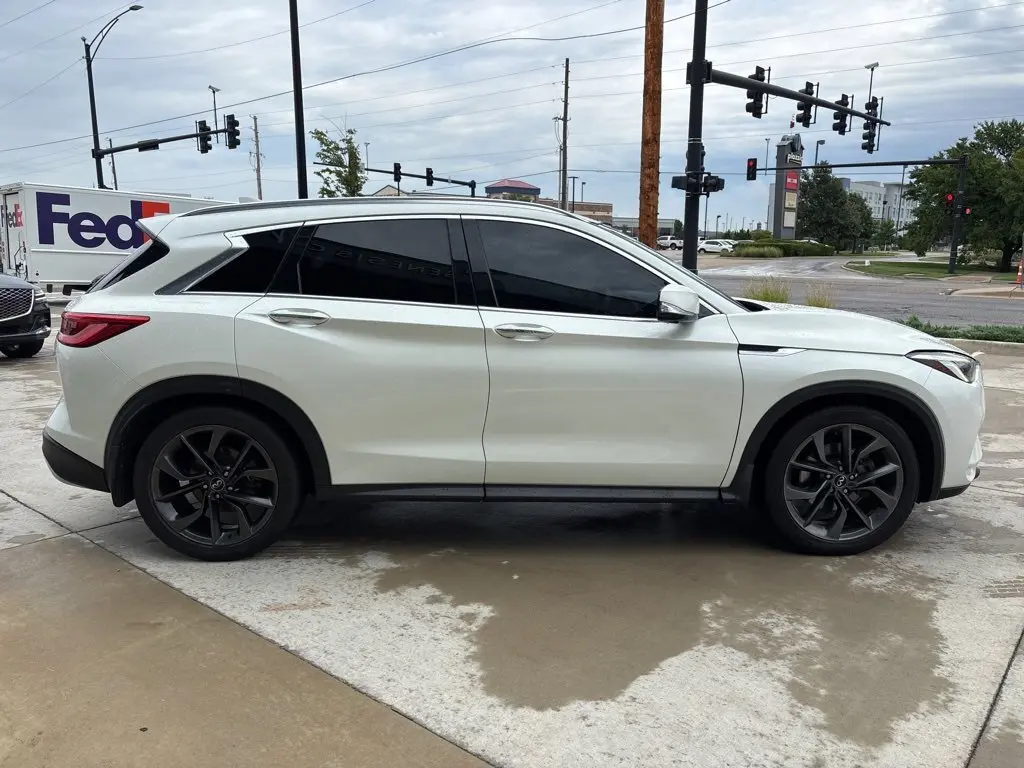2019 Infiniti QX50 Essential AWD photo 5