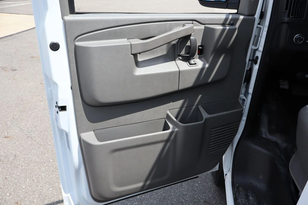2025 Chevrolet Express Cargo Work Van - Photo 7