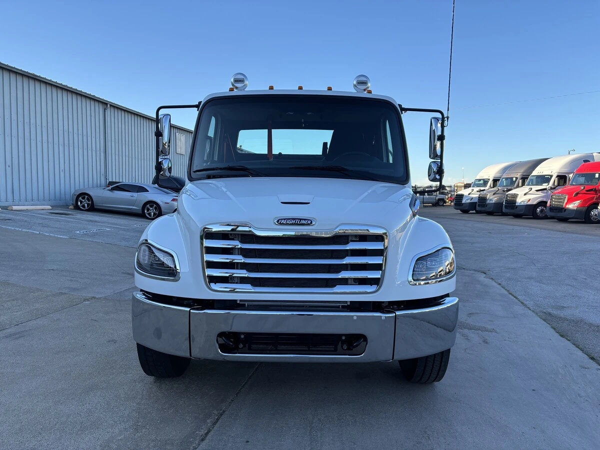 2027 Freightliner M2 106 - image 3