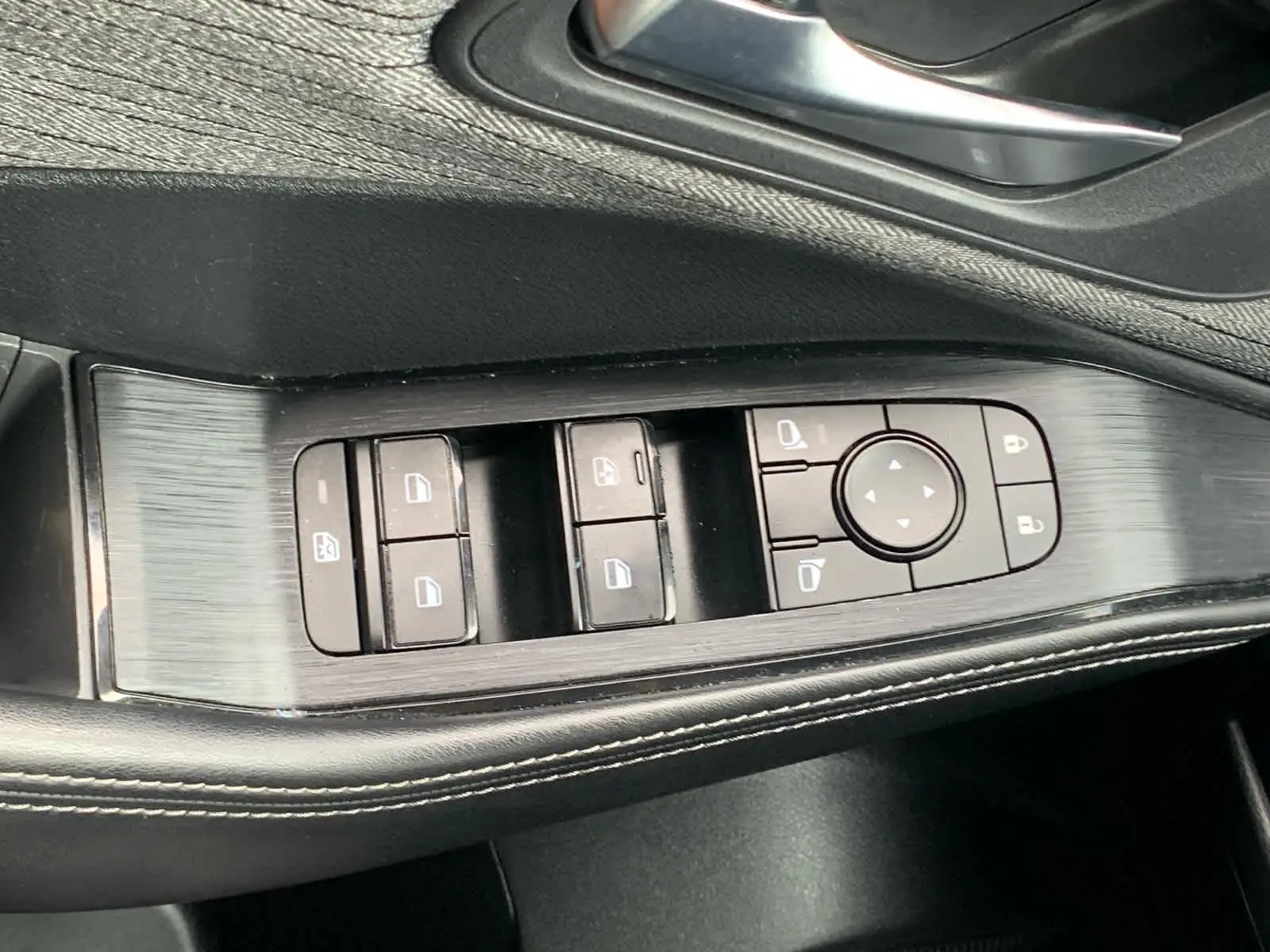 2021 Nissan Rogue SV photo 20