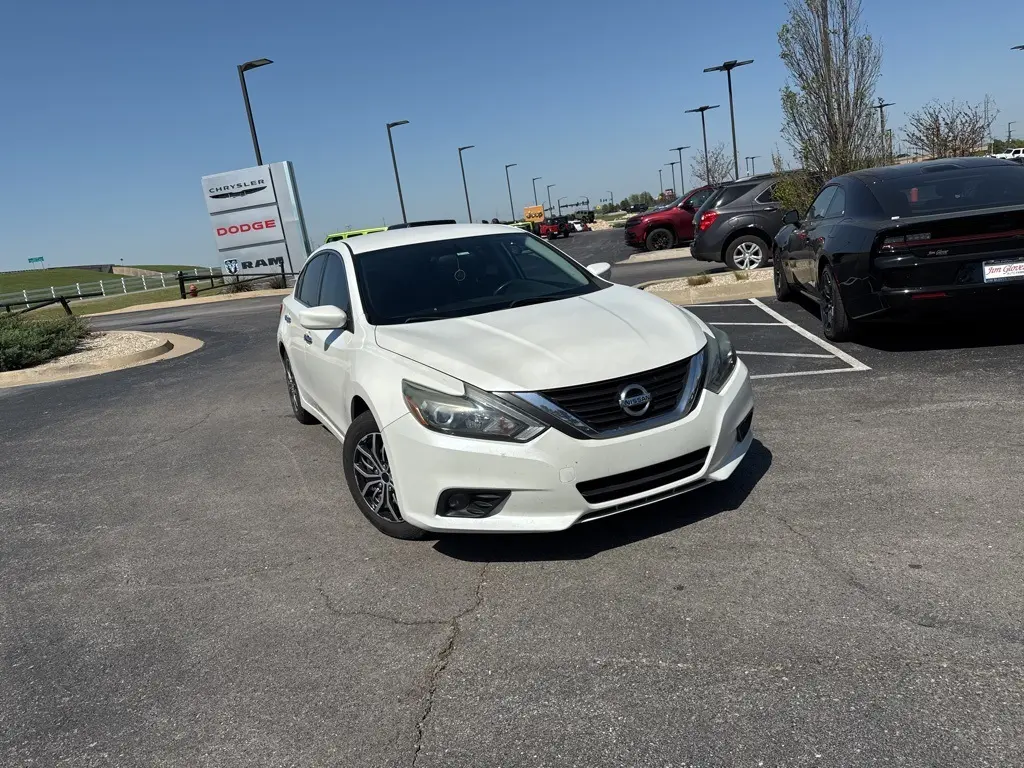 Used 2016 Nissan Altima SR with VIN 1N4AL3AP9GC167934 for sale in Owasso, OK