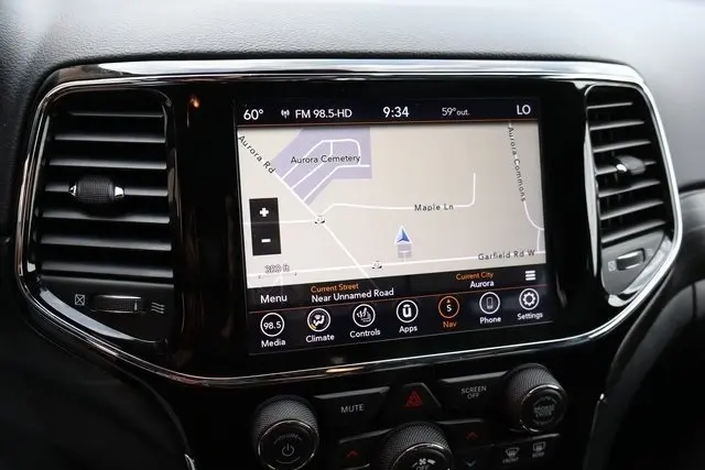 2020 Jeep Grand Cherokee Altitude photo 12