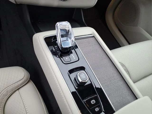 2026 Volvo - image 20