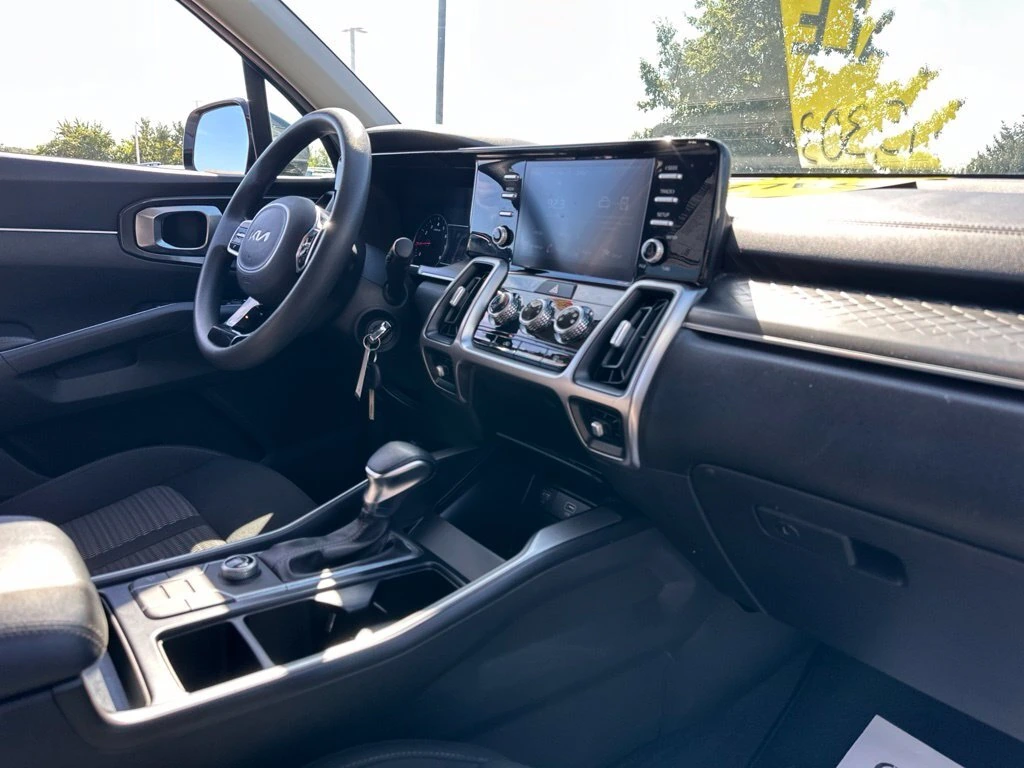 2022 Kia Sorento LX - Photo 20