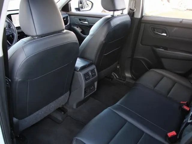 2023 Nissan Rogue SL photo 22