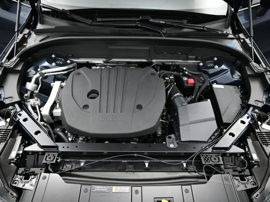 2026 Volvo - image 28