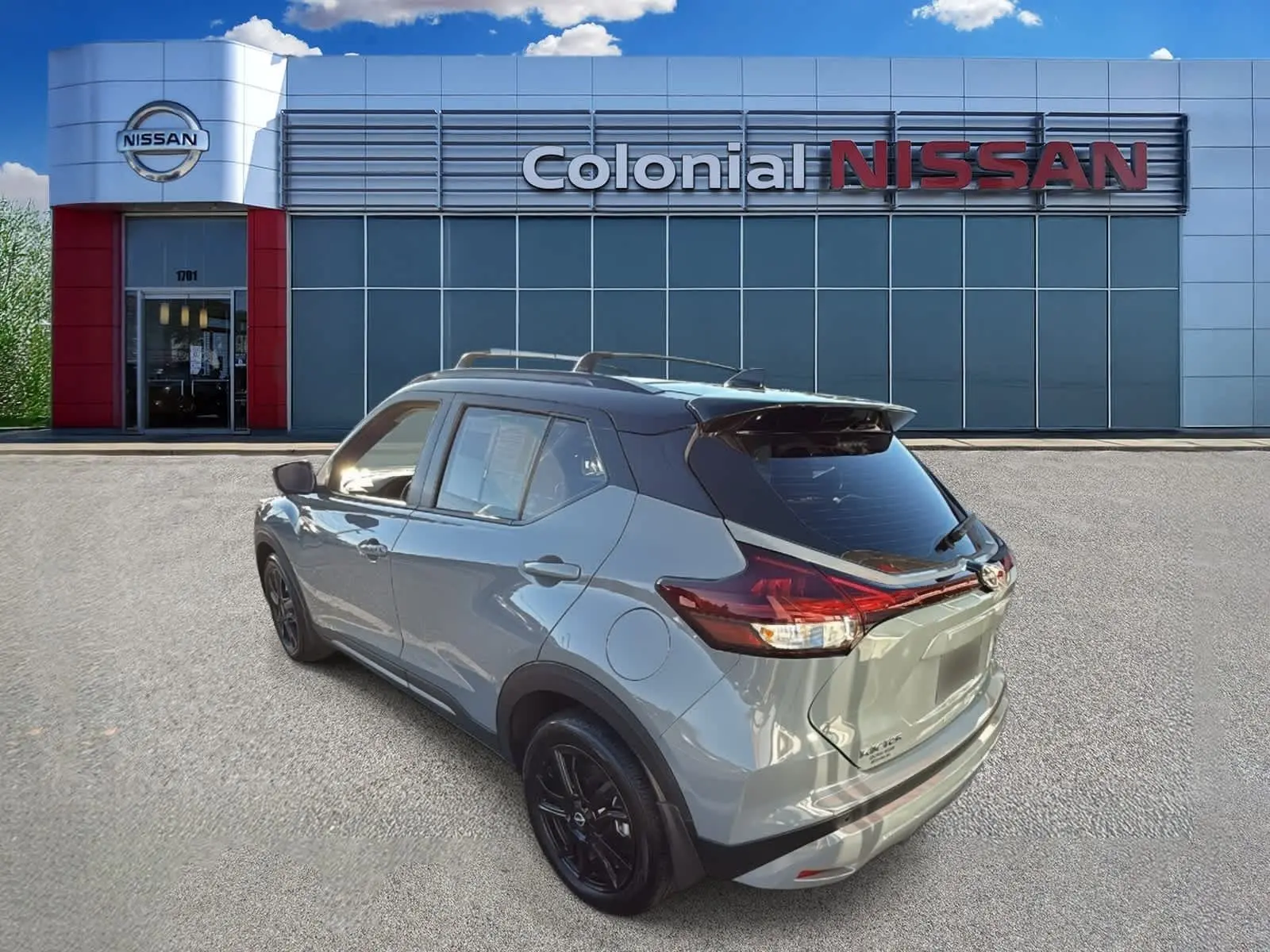 2024 Nissan Kicks SR photo 2