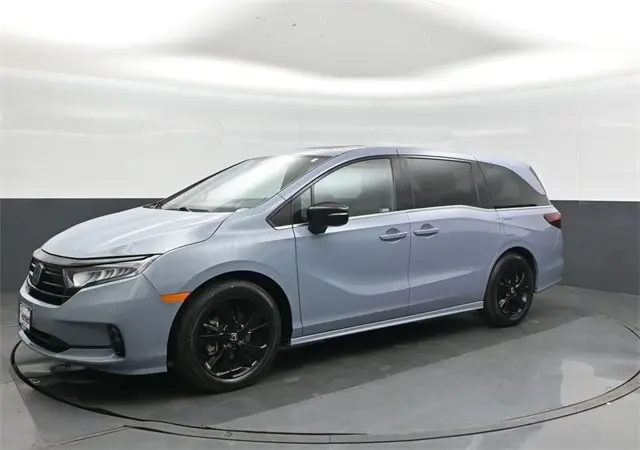 2023 Honda Odyssey Sport photo 2