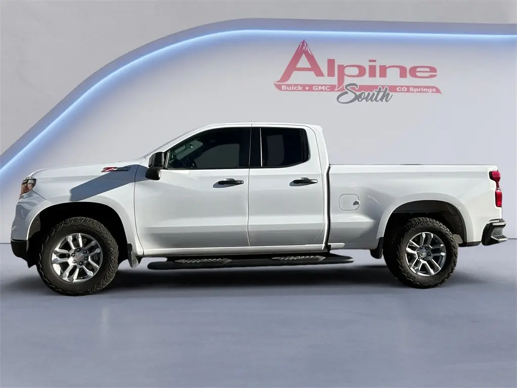 2023 Chevrolet Silverado 1500 photo 2