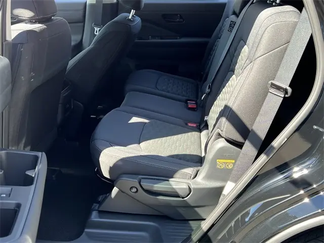 2025 Nissan Pathfinder S photo 18