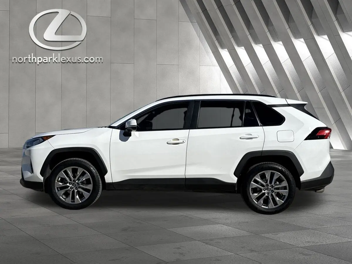 2020 Toyota RAV4 XLE Premium's photo