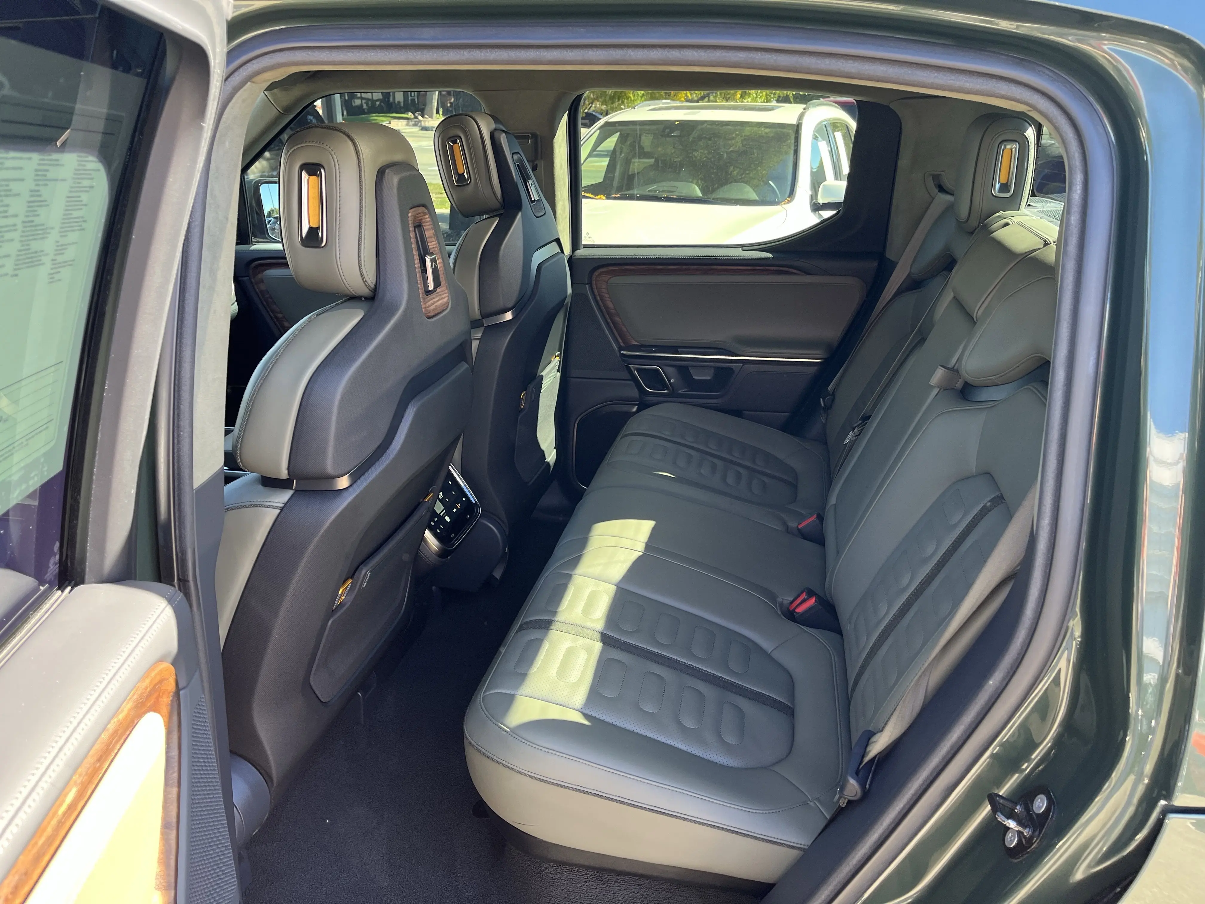 2022 Rivian R1T Adventure photo 27