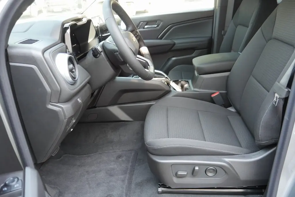 2026 Chevrolet Colorado LT photo 8